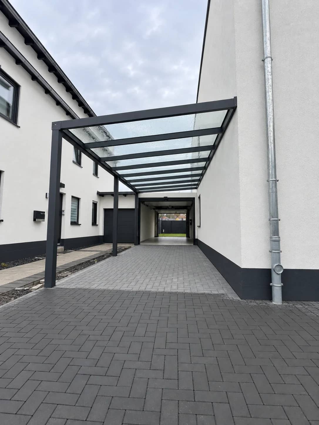 Wetterfester Stellplatz, Referenzprojekt von Beckel Überdachungen