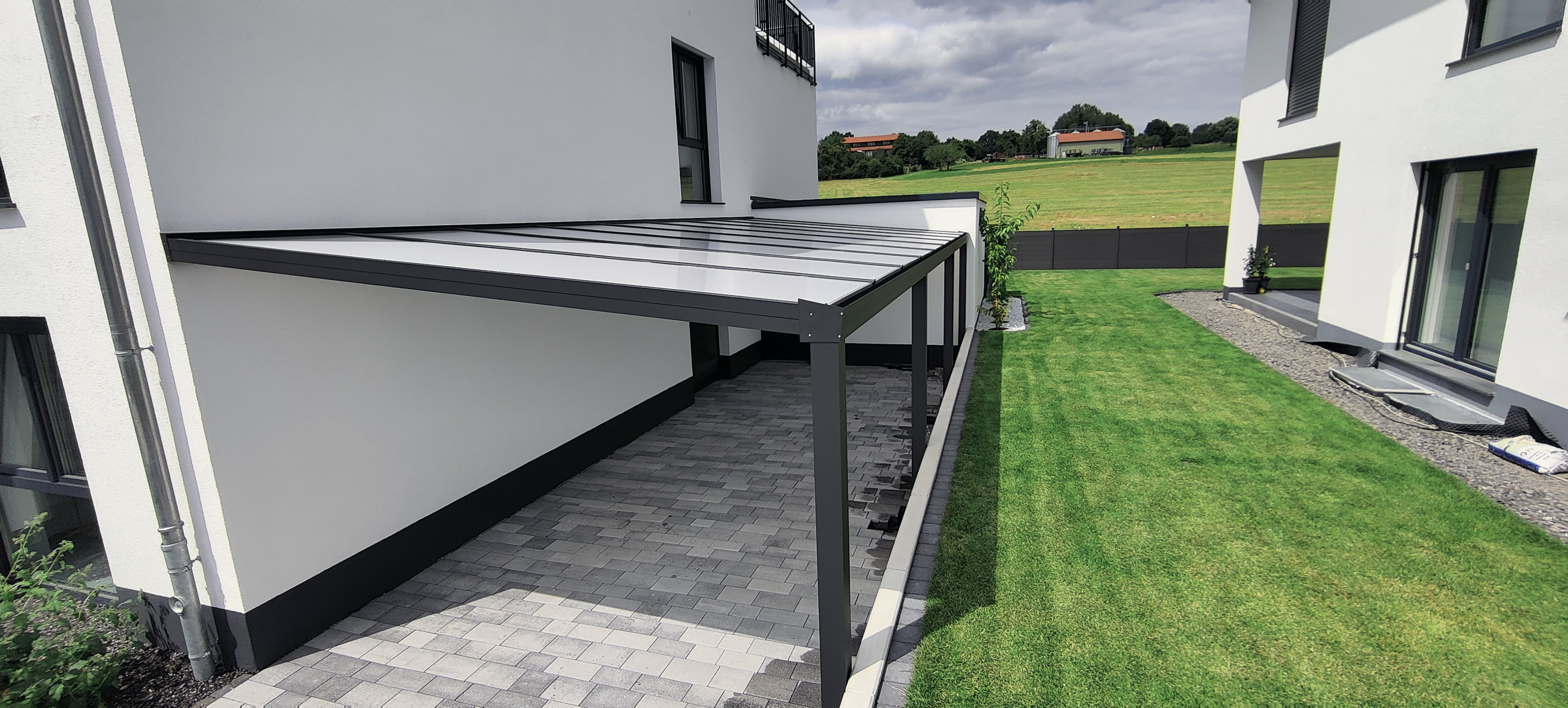 Carport mit Gartenblick – Carport