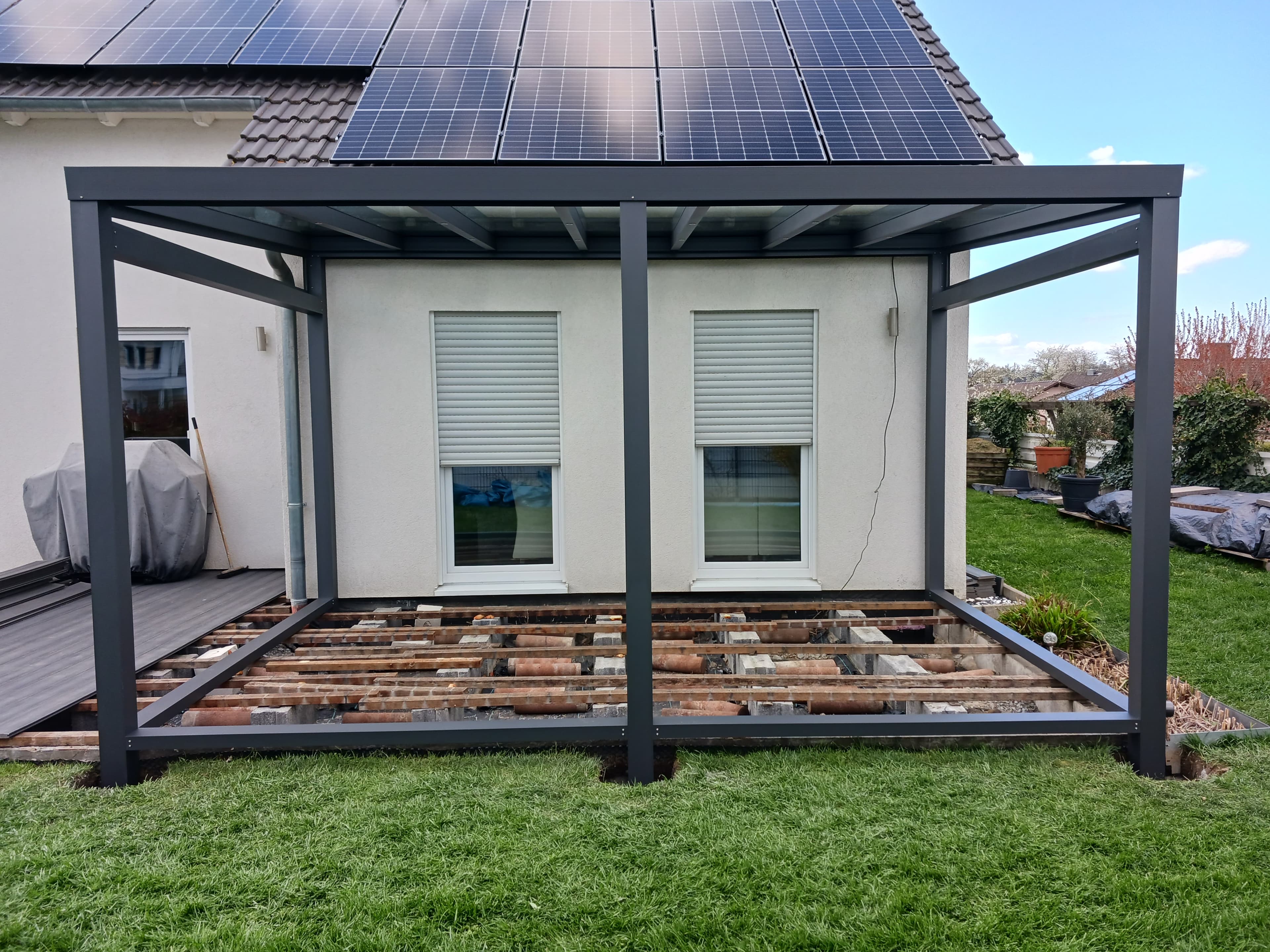 Terrassenüberdachung nachrüsten: Markise, LED & Seitenwände ergänzen