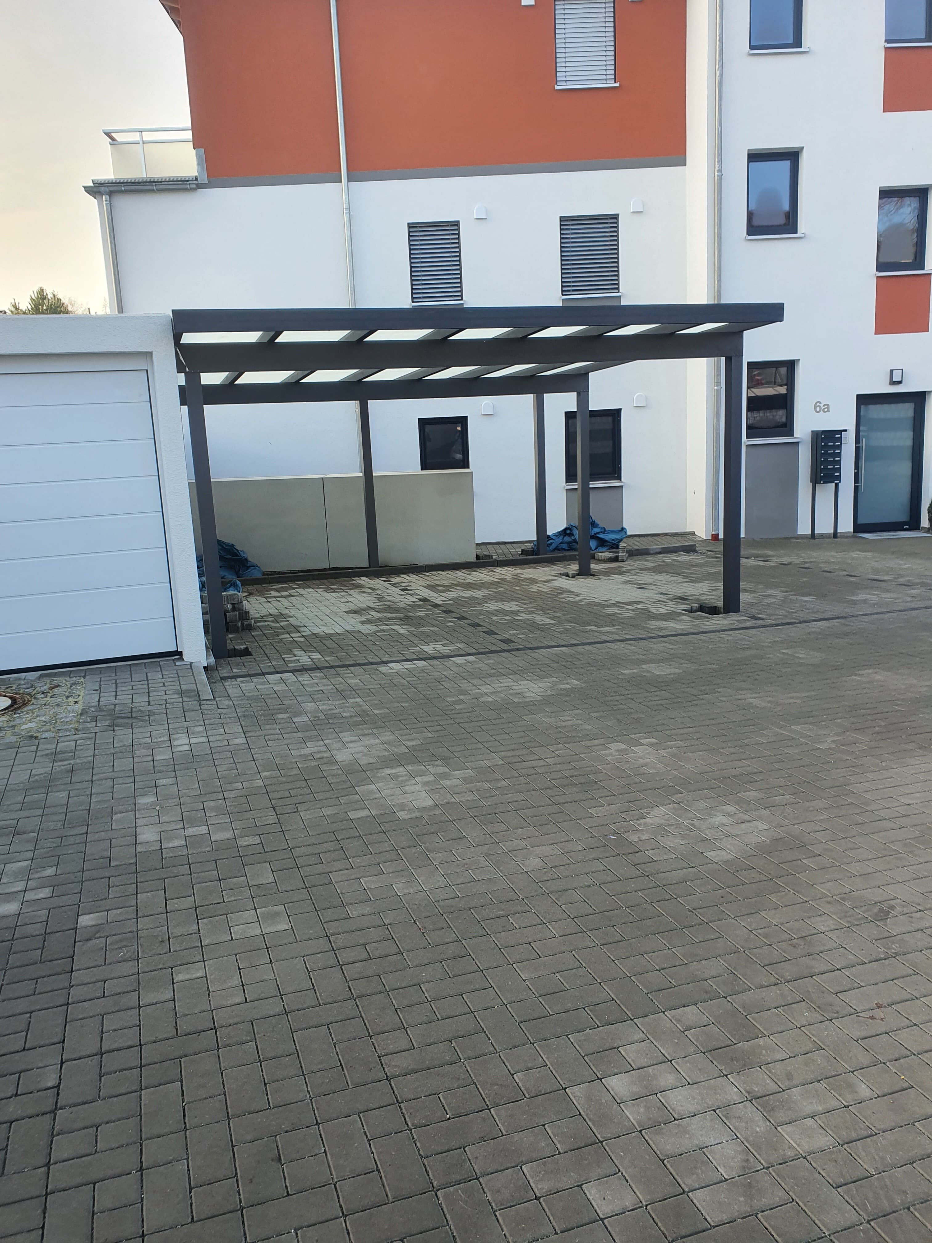 Carports Referenz 2 – Freistehend mit Flachdach