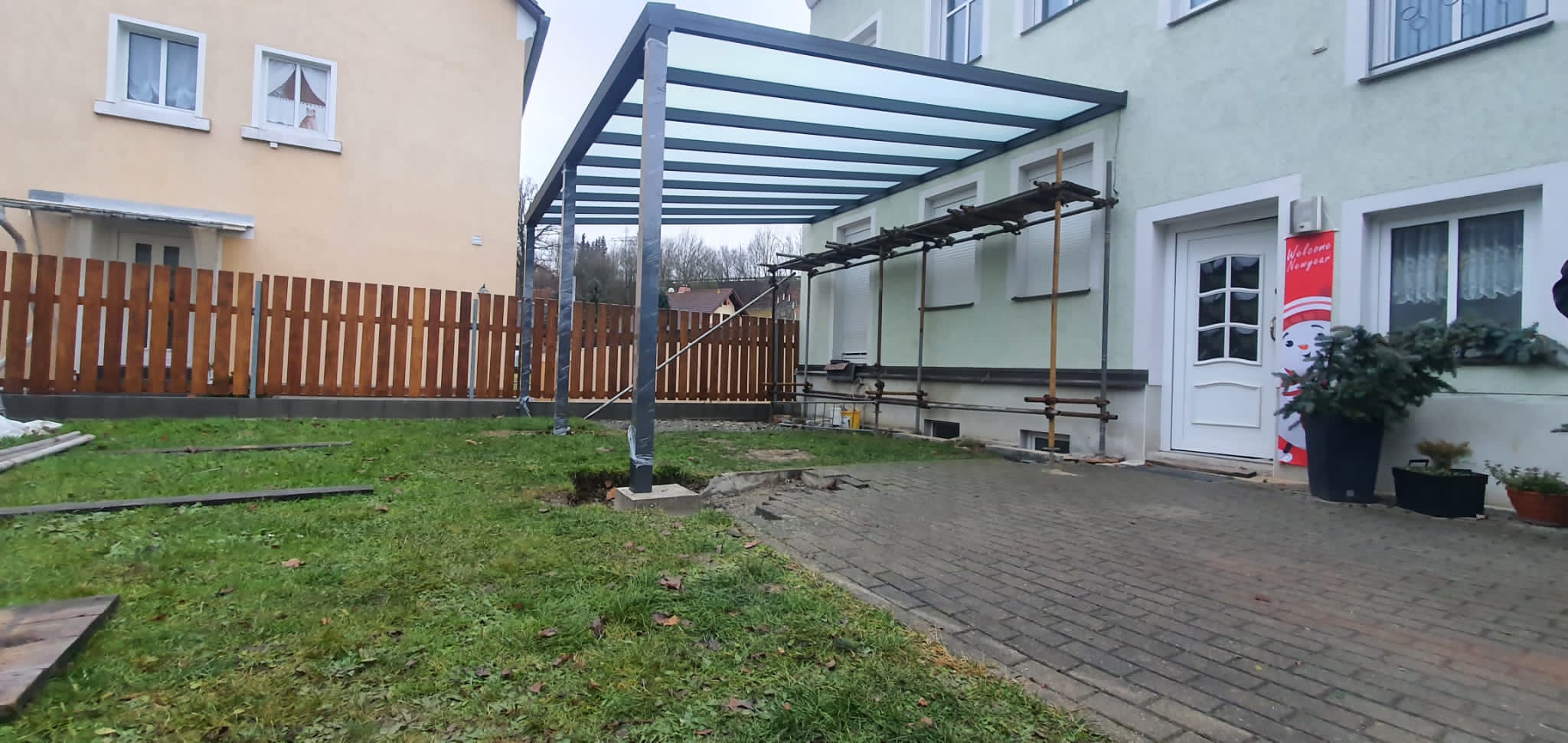 Eingangsdächer Referenz 1 – Freitragendes Glasvordach
