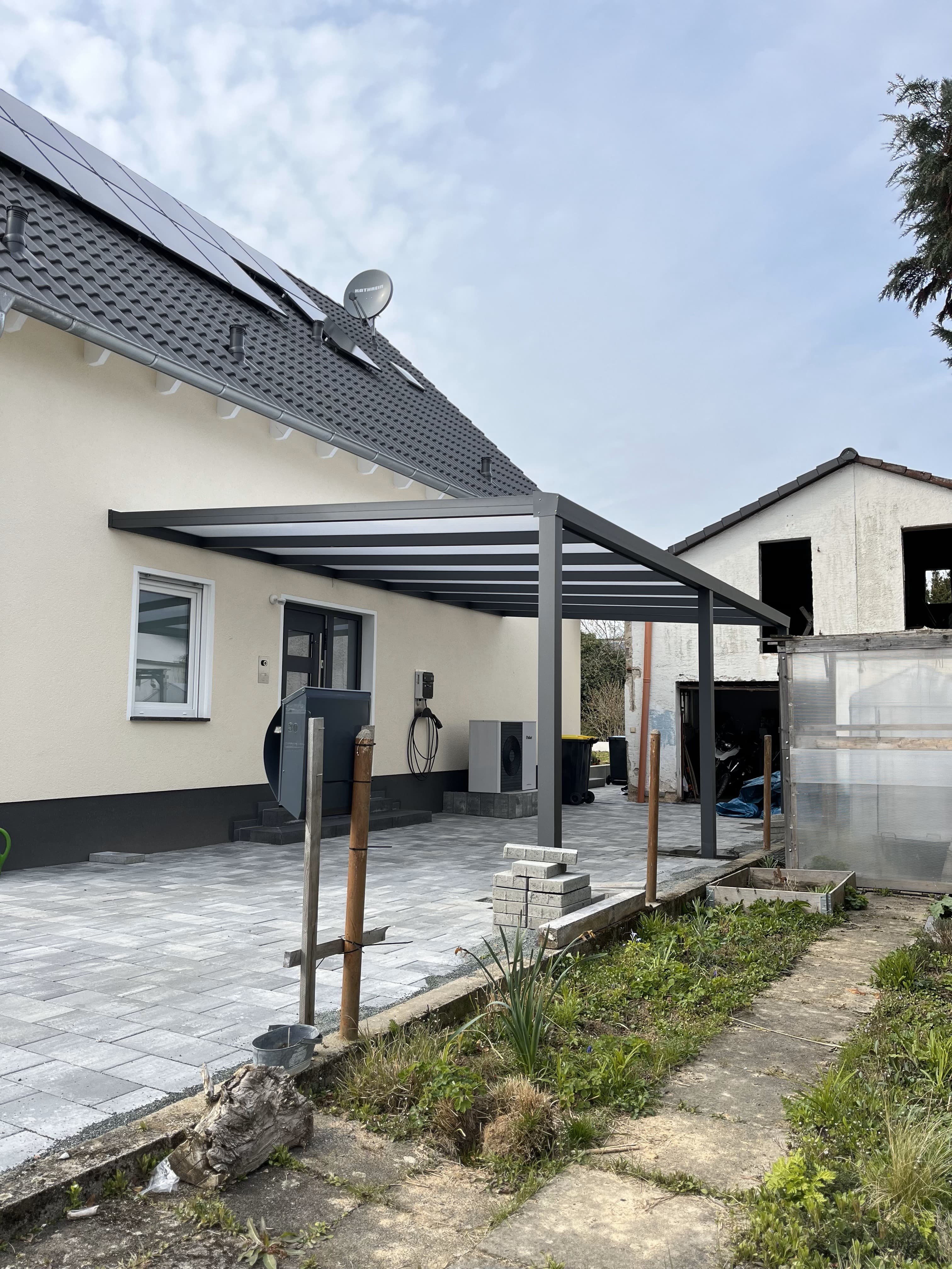 Eingangsdächer Referenz 7 – Kompaktes Haustür-Vordach